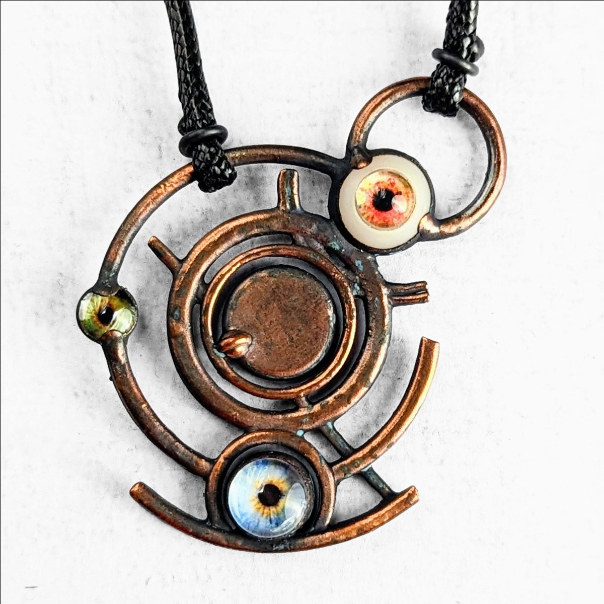 Collier Gallifrey 3 yeux, dr who, science fiction, sf
