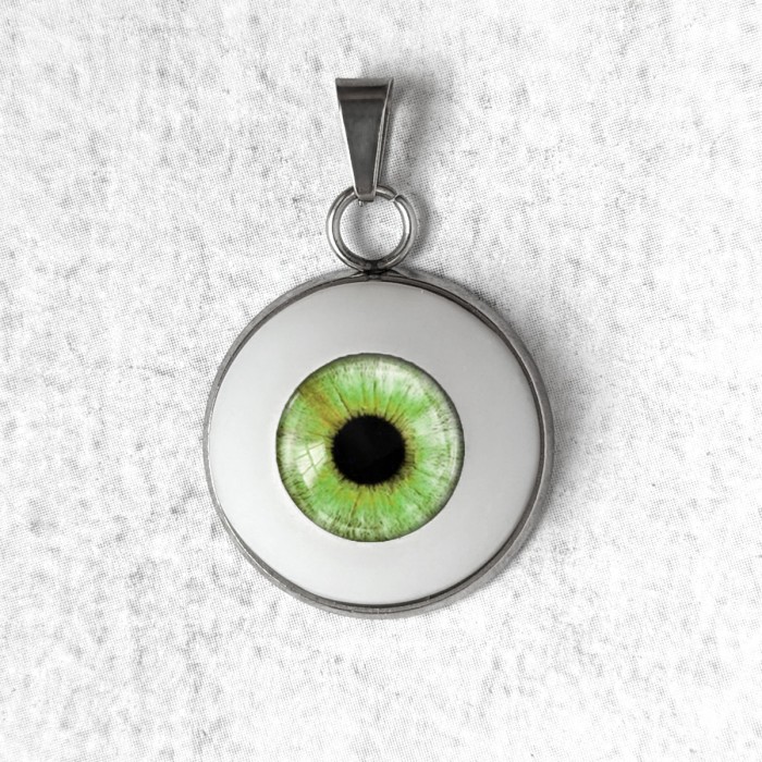 collier pendentif bijou œil humain oeil yeux creepy halloween vert