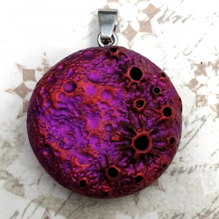 Pendentif petite lune pigment galaxy shamanique Pendentif petite lune pigment galaxy shamanique