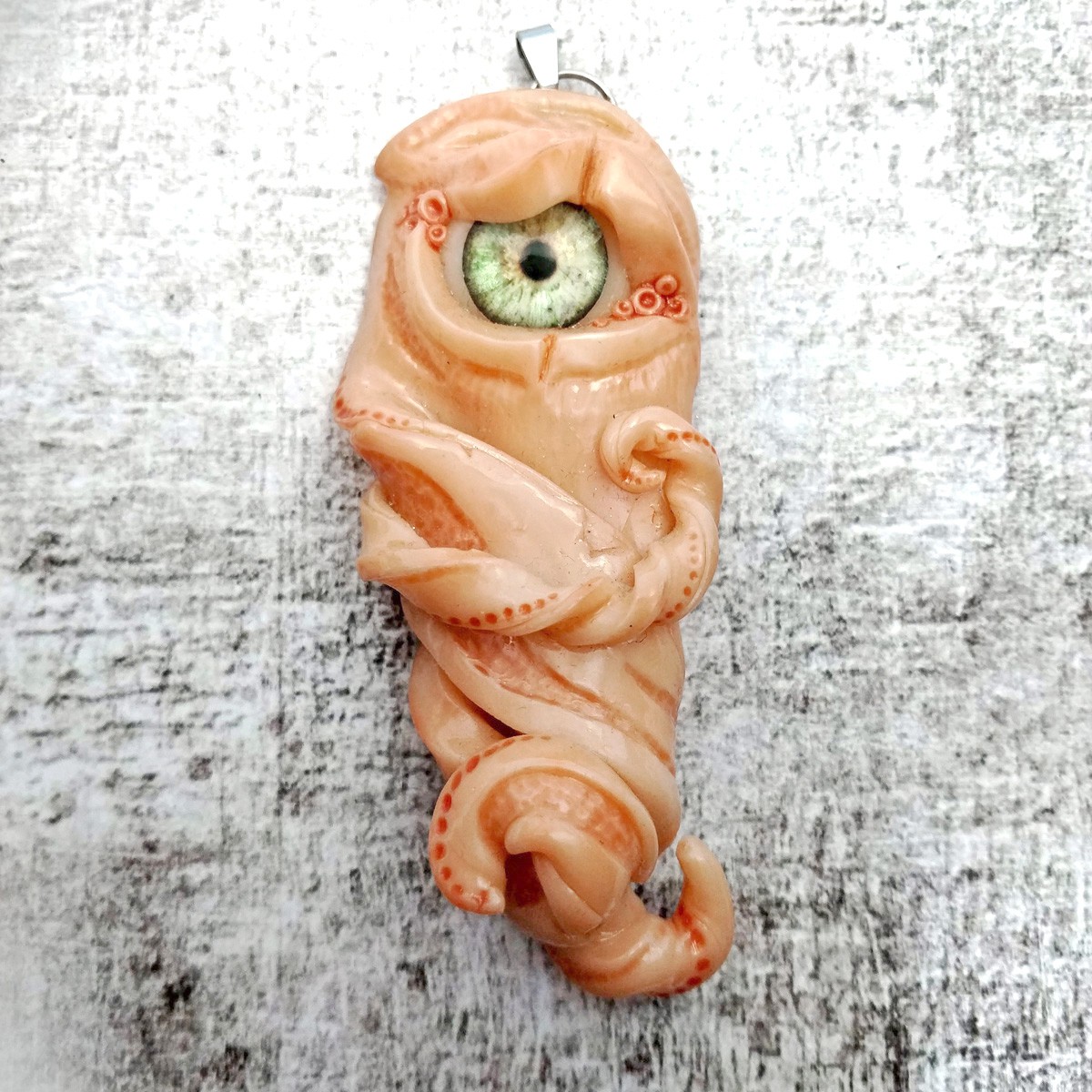pendentif chair oeil sculpture tentacule gore glauque halloween creepy